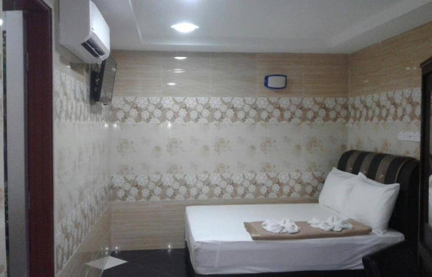 Sv Andalas Hotel Klang Buitenkant foto