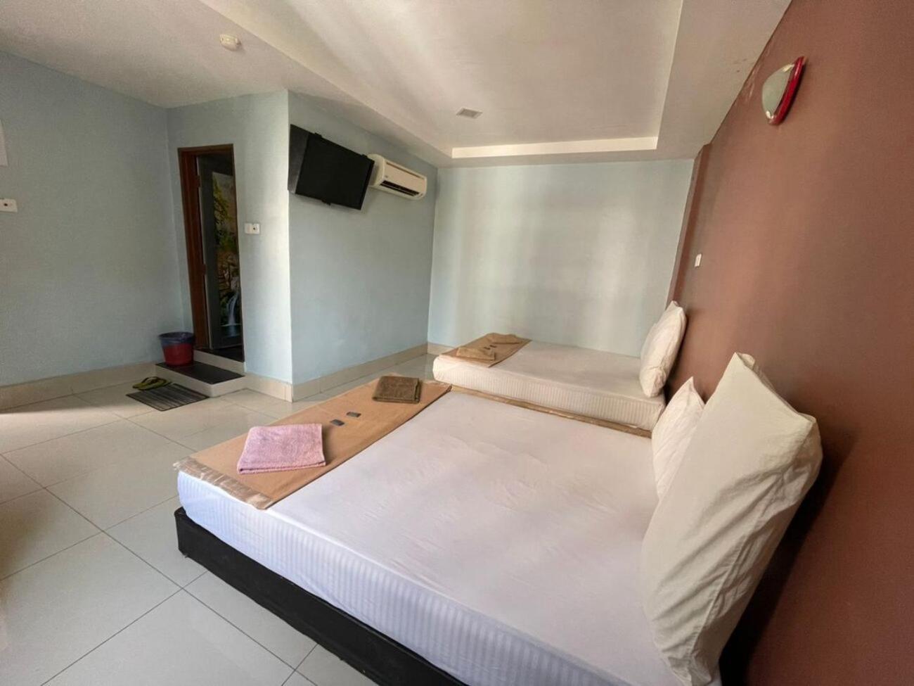Sv Andalas Hotel Klang Buitenkant foto