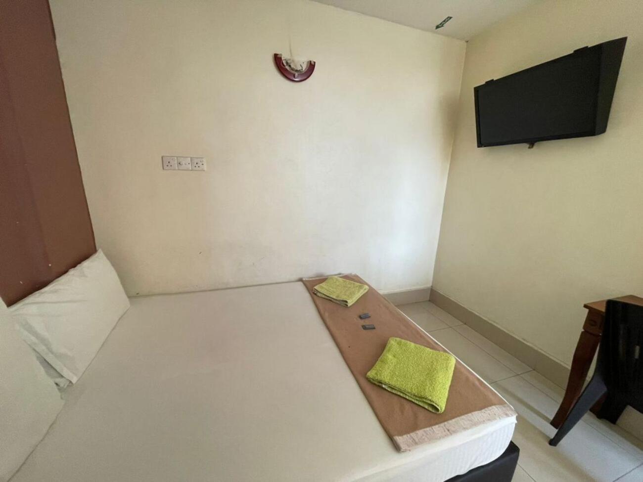 Sv Andalas Hotel Klang Buitenkant foto