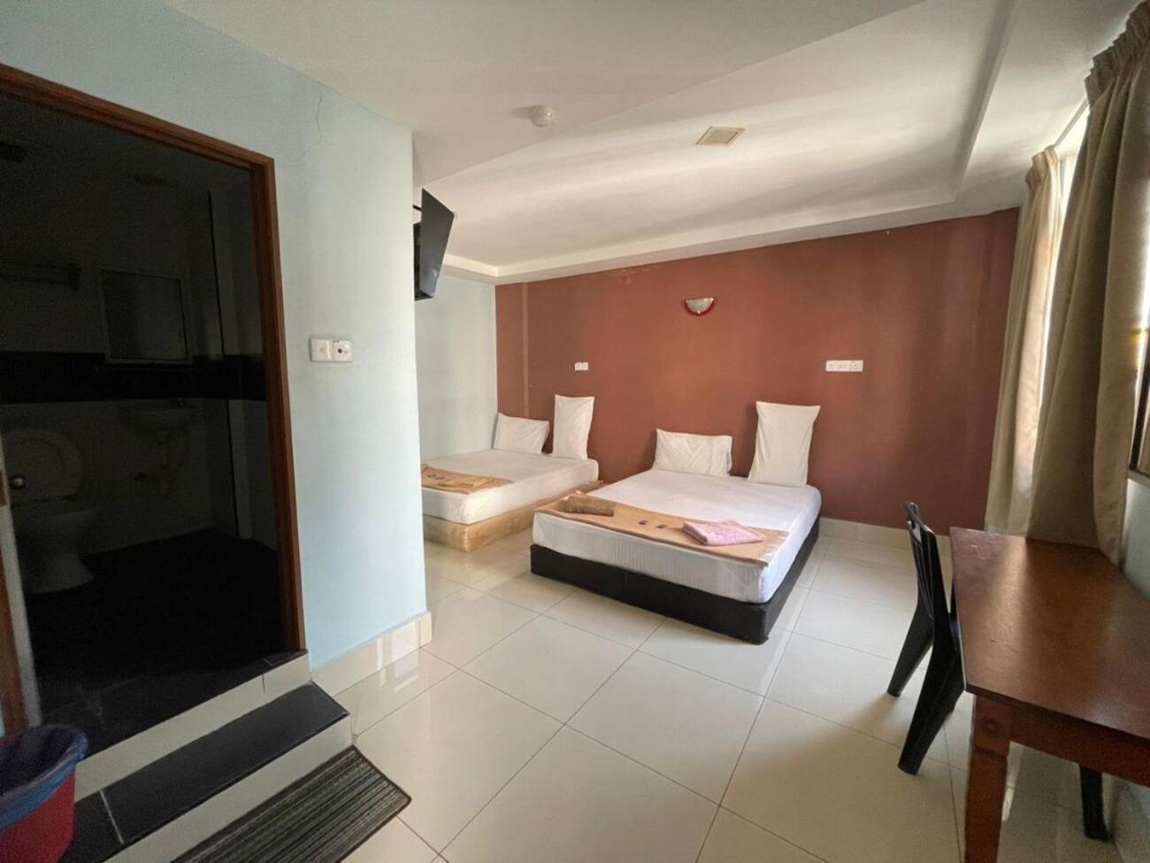 Sv Andalas Hotel Klang Buitenkant foto